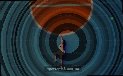 实时比分跳动，球员带球突破，看台欢呼。